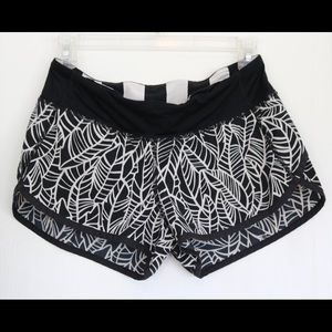 Lululemon Speed Short Black & White Leaf Pattern